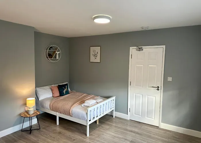 Cosy En-Suite Double Room1 Heathrow Accommodation