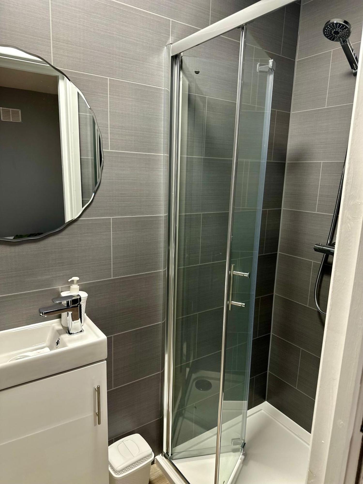 Guest house Cosy En-suite Double Room1 Heathrow Northolt (Greater London)