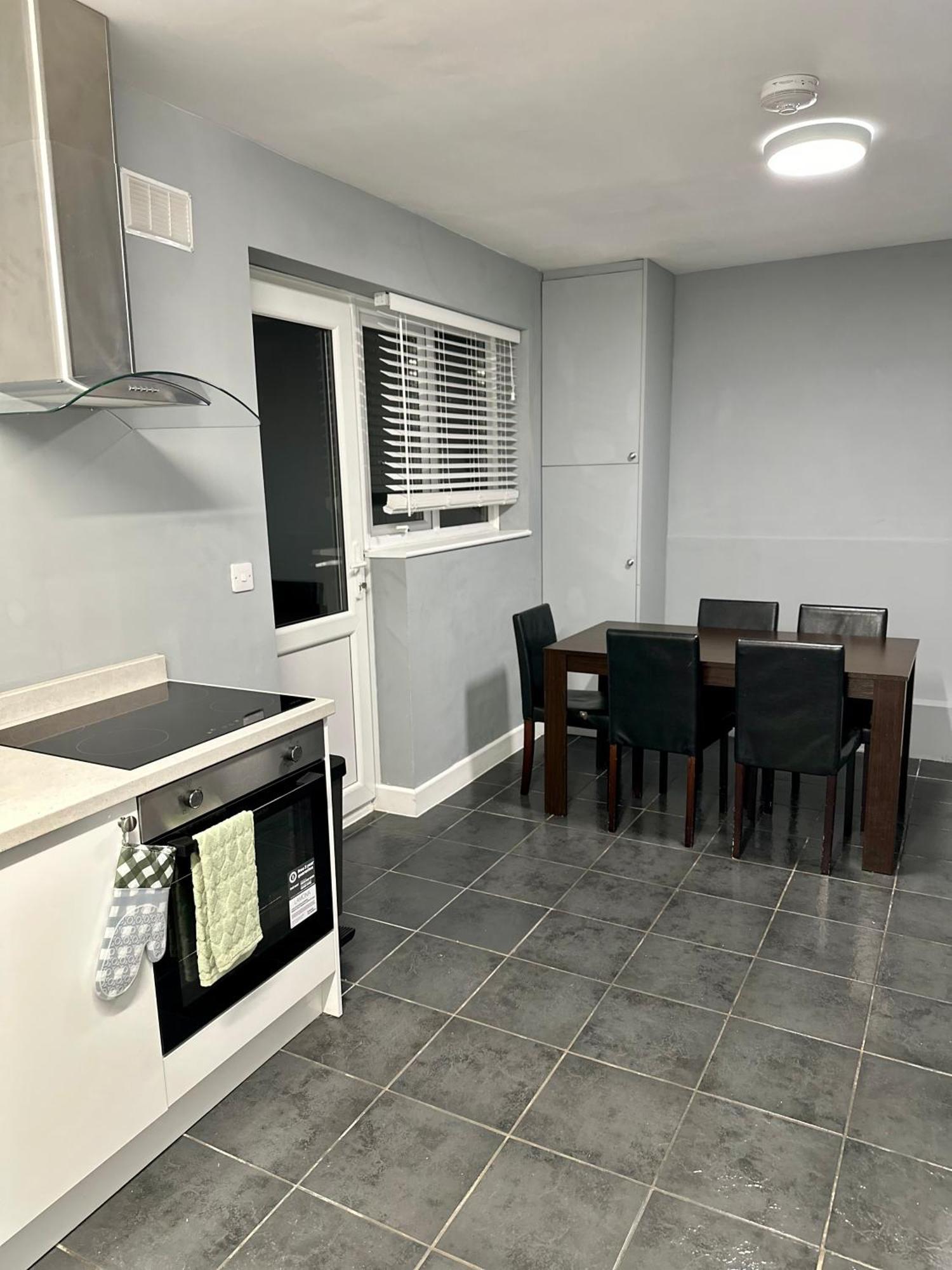 Cosy En-suite Double Room1 Heathrow *