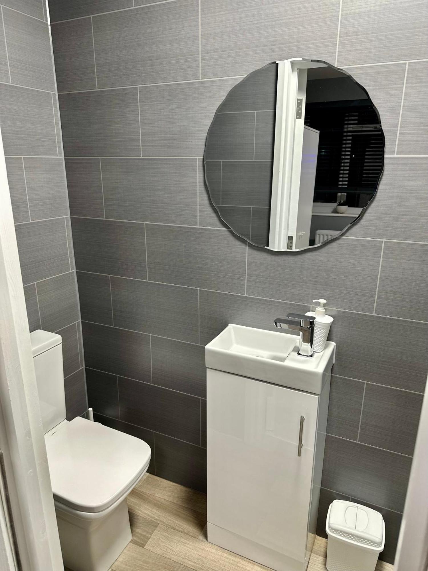 Cosy En-suite Double Room1 Heathrow *