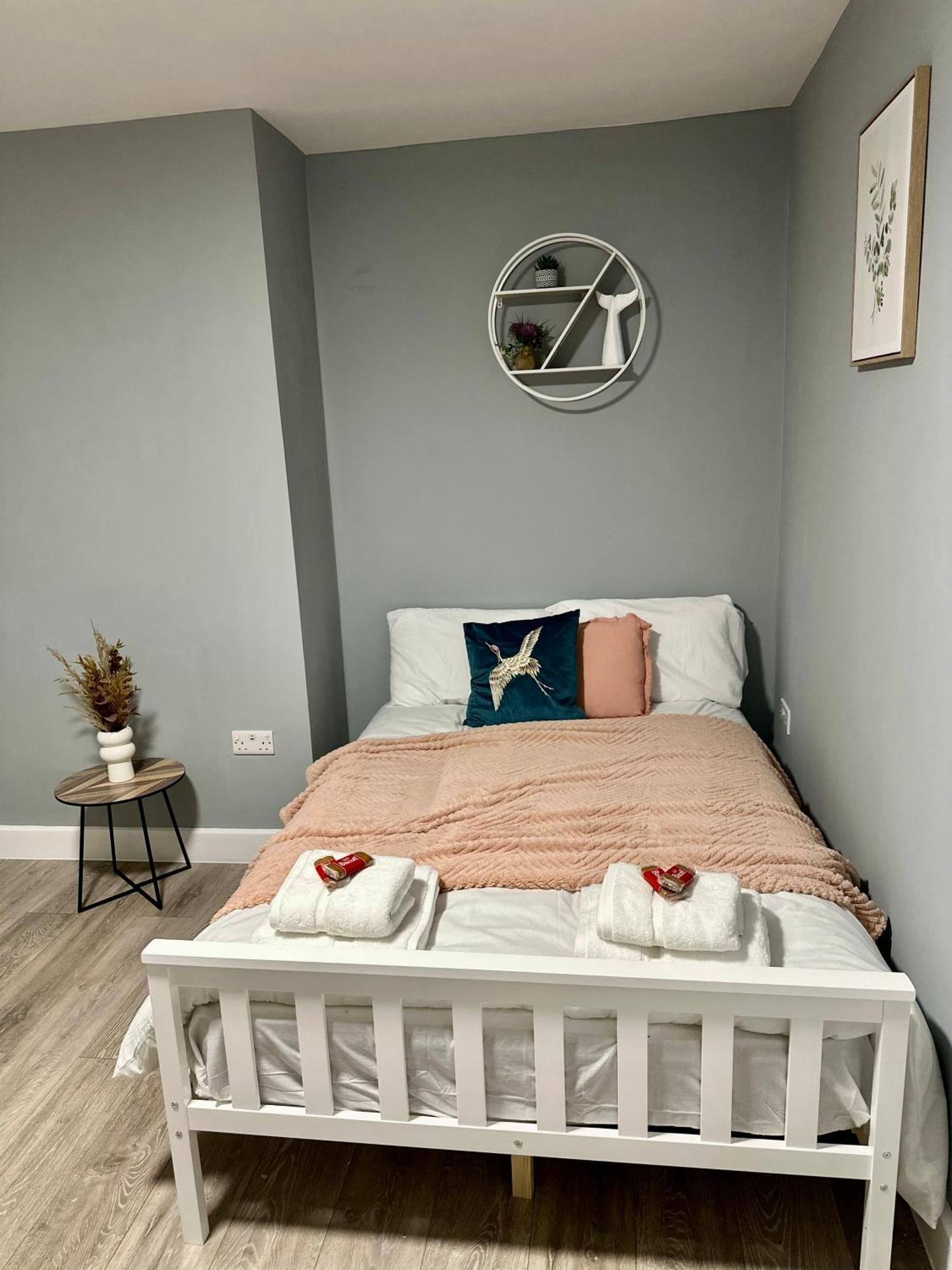 Cosy En-suite Double Room1 Heathrow *