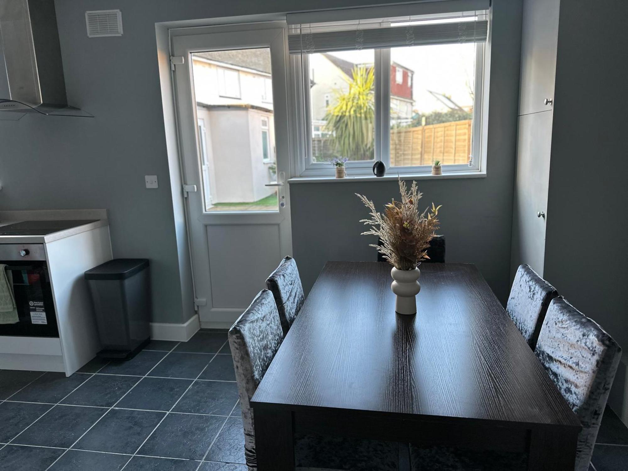 Guest house Cosy En-suite Double Room1 Heathrow *