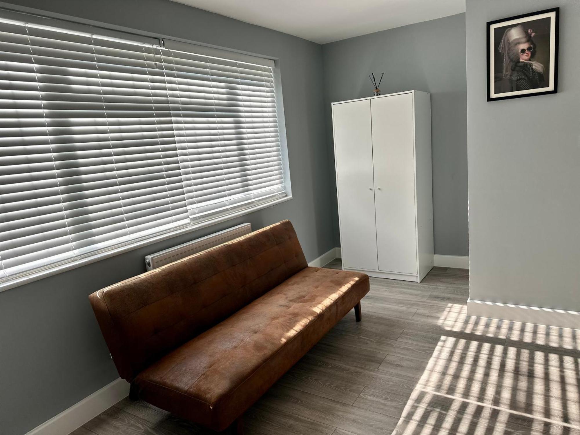 Cosy En-suite Double Room1 Heathrow *